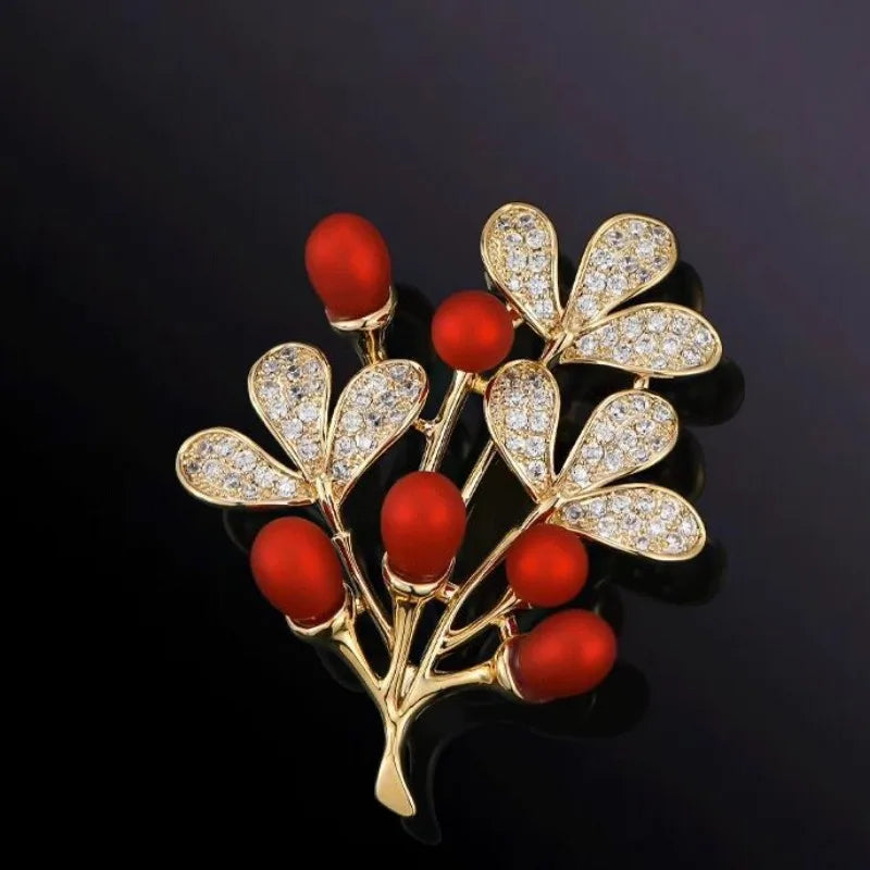 Retro four-leaf clover brooch with emerald, perfect for securing outfits