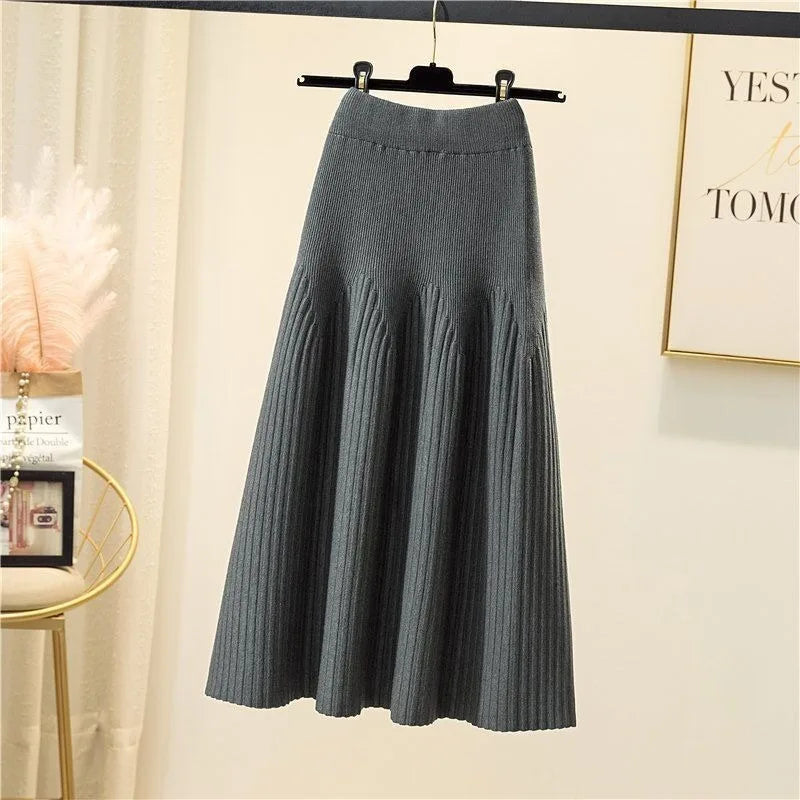 Autumn and winter versatile A-line knitted skirt for children's new season pleated skirt looks slim and covers the hips