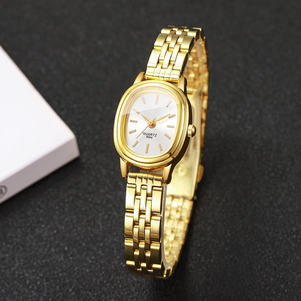 Elegant Oval Dial Women's Quartz Watch – Fashion Ladies Wristwatch Gift