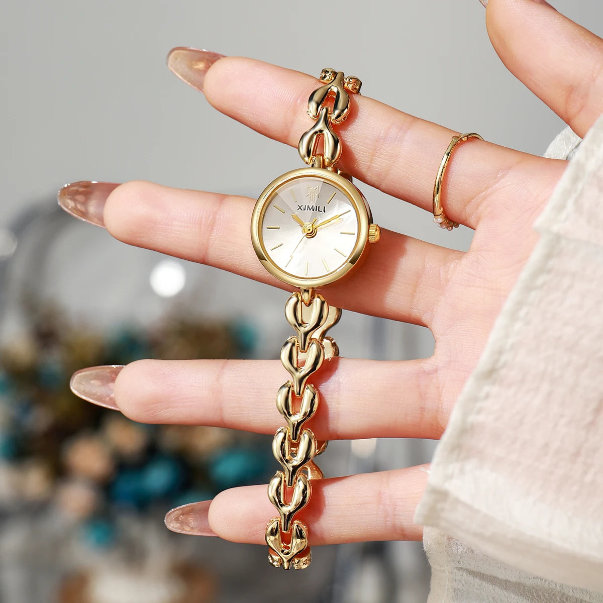 Elegant Women's Quartz Watch – Small Dial Heart Chain Bracelet Minimalist Wristwatch