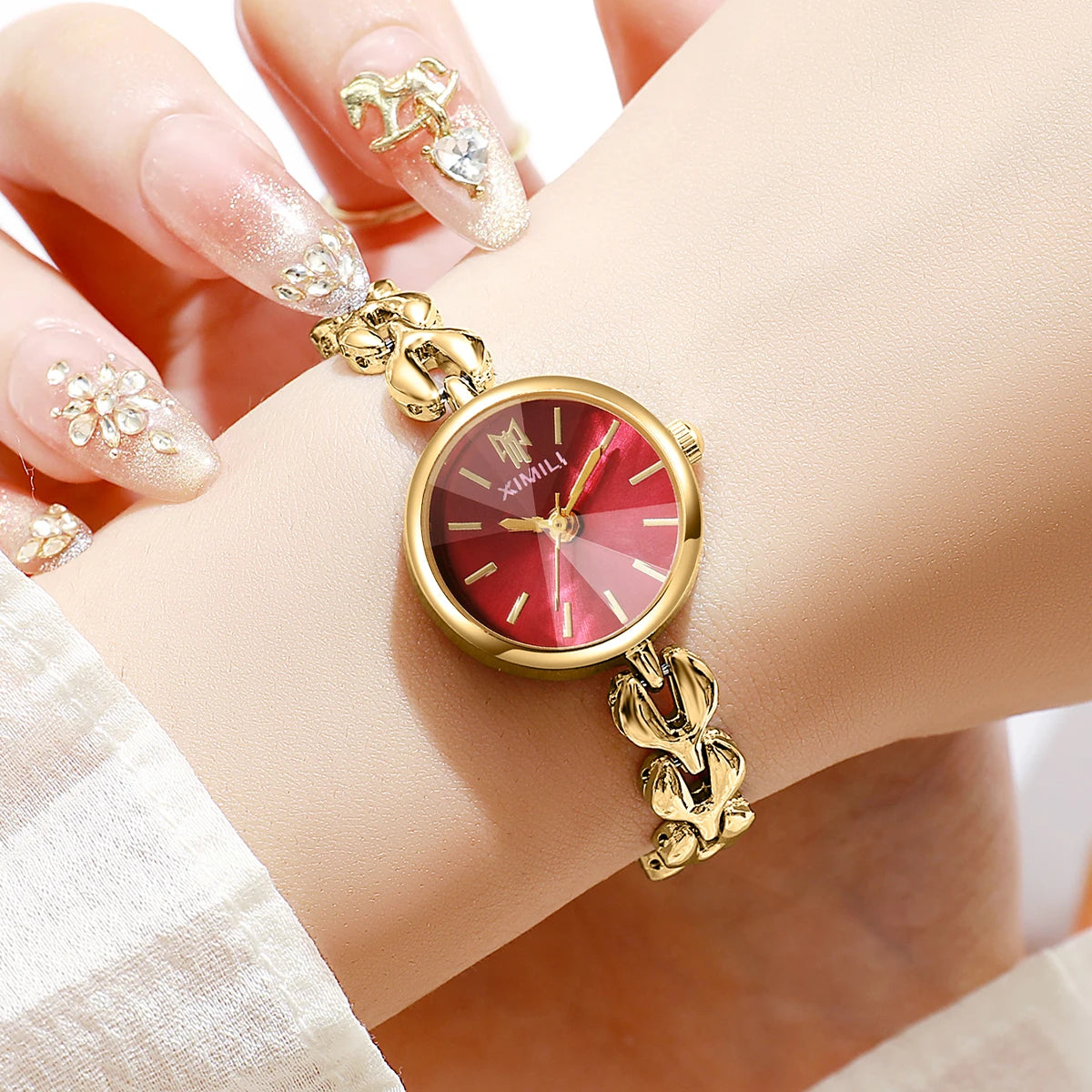 Elegant Women's Quartz Watch – Small Dial Heart Chain Bracelet Minimalist Wristwatch