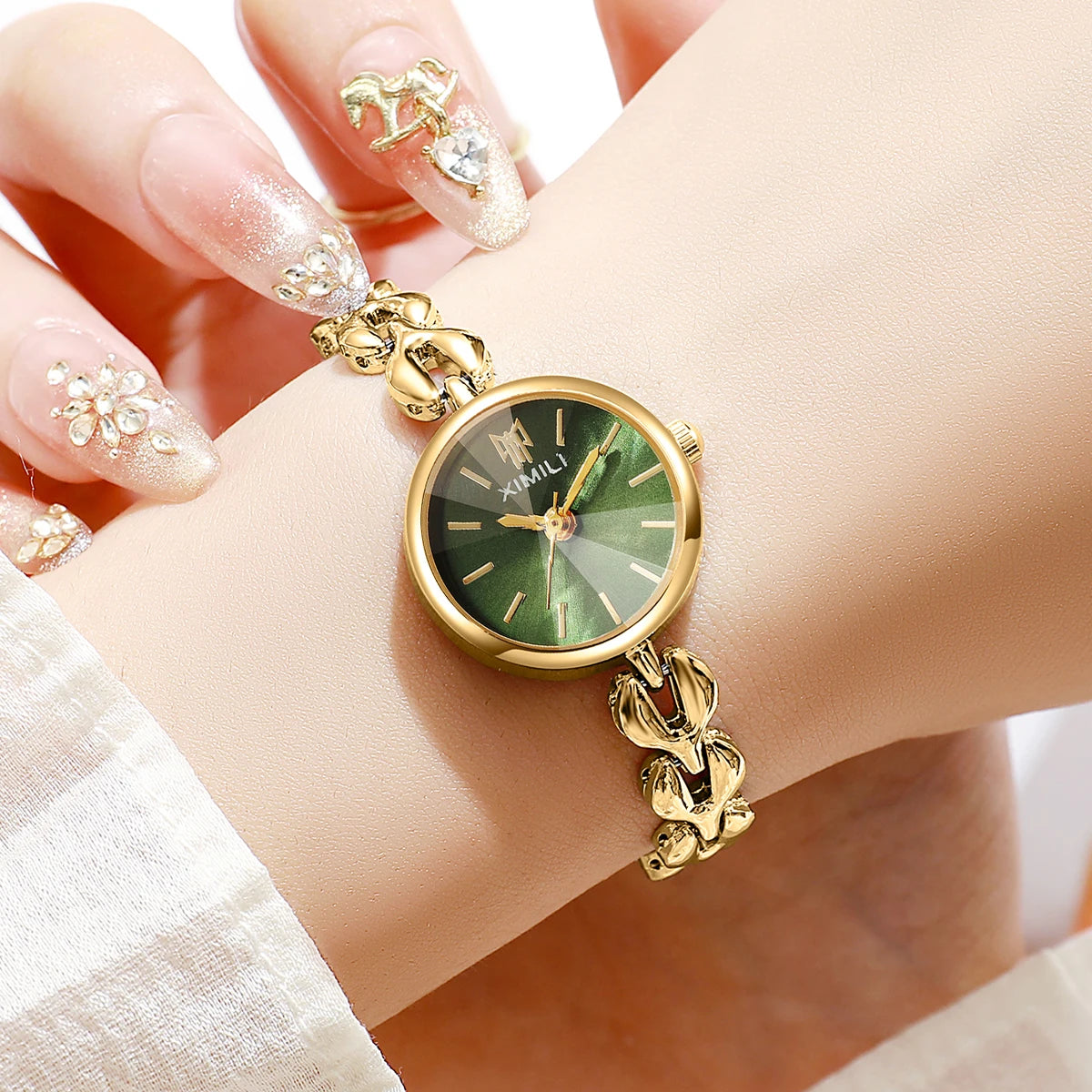Elegant Women's Quartz Watch – Small Dial Heart Chain Bracelet Minimalist Wristwatch