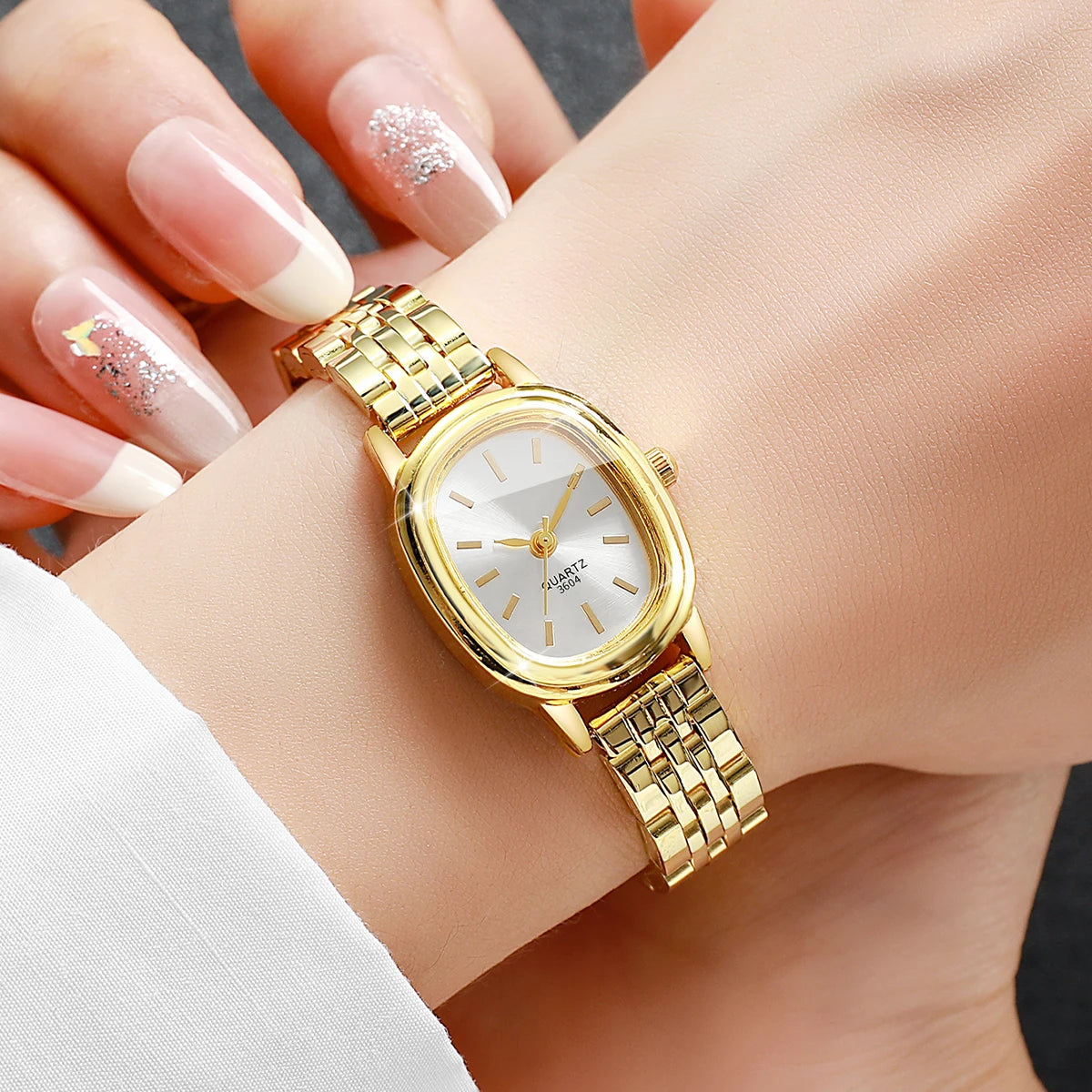 Elegant Oval Dial Women's Quartz Watch – Fashion Ladies Wristwatch Gift