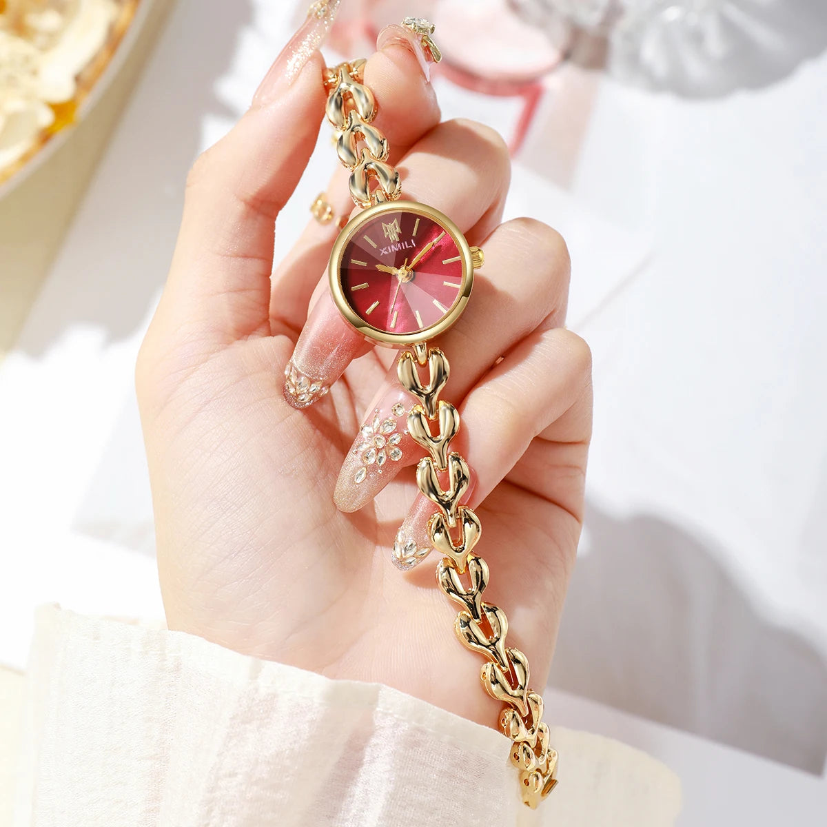 Elegant Women's Quartz Watch – Small Dial Heart Chain Bracelet Minimalist Wristwatch