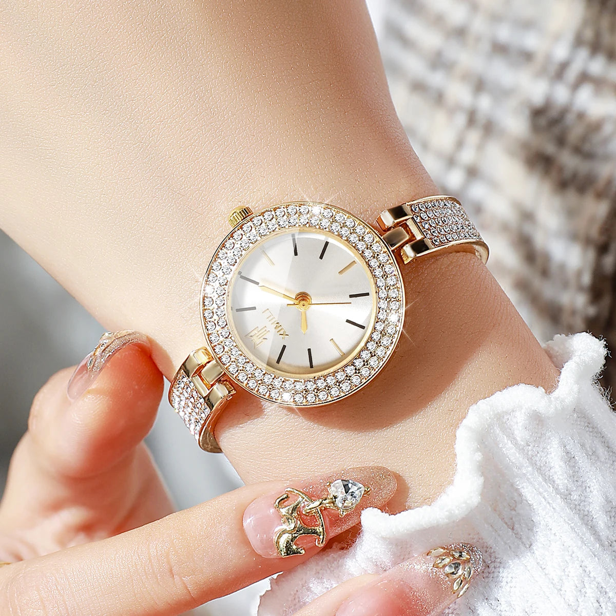 Luxury Rhinestone Bangle Women's Quartz Watch – Full Diamond Bezel Bracelet Wristwatch