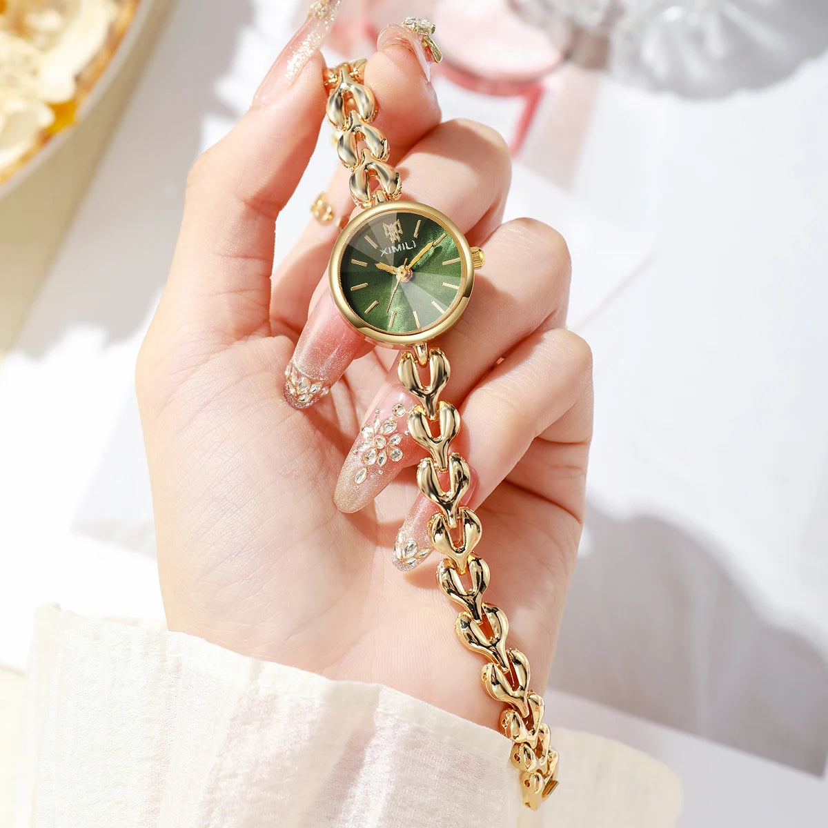 Elegant Women's Quartz Watch – Small Dial Heart Chain Bracelet Minimalist Wristwatch