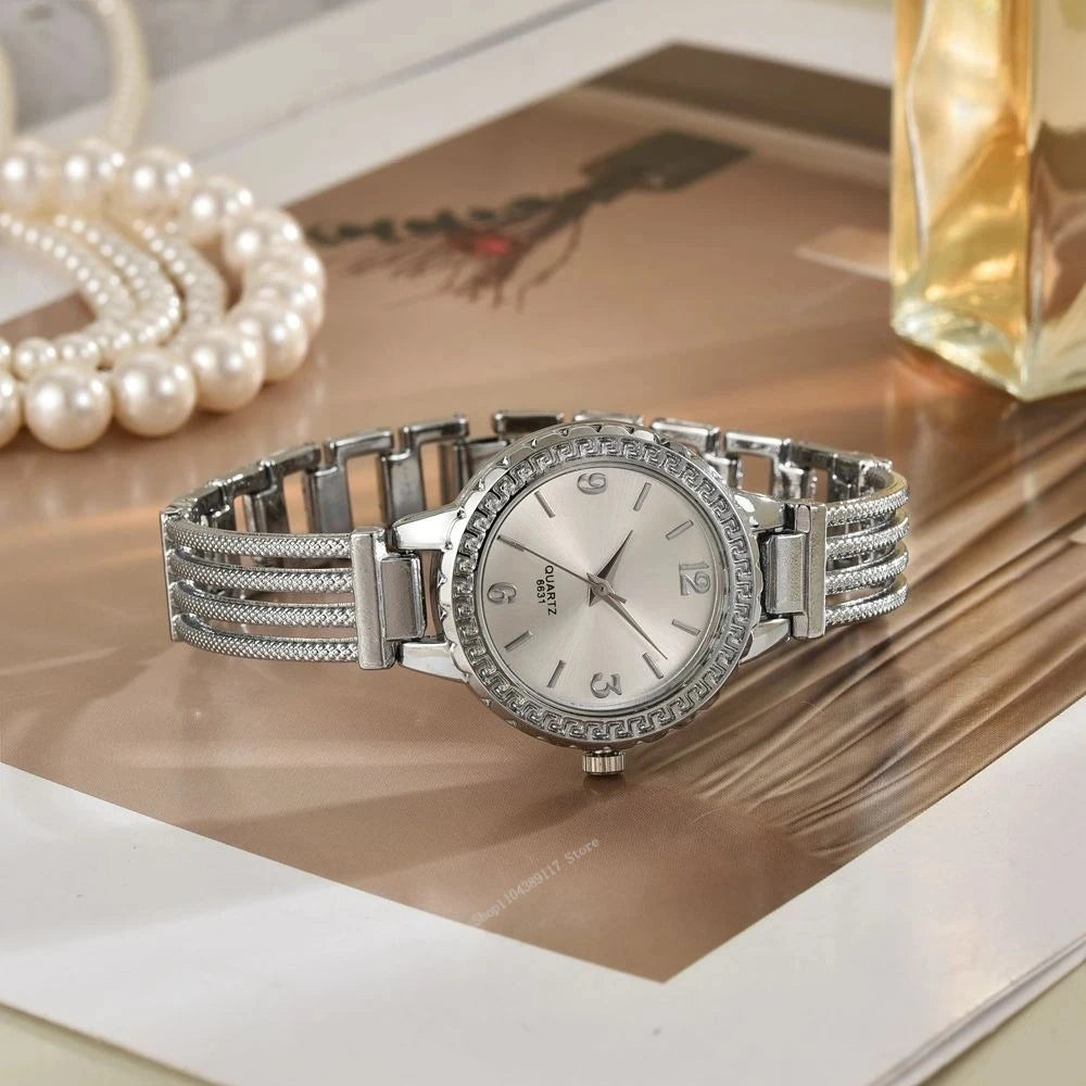 Casual Elegant Women's Quartz Watch Suitable for Holiday Gifts