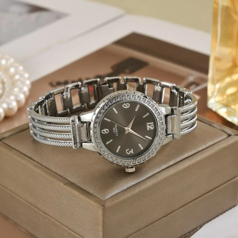 Casual Elegant Women's Quartz Watch Suitable for Holiday Gifts