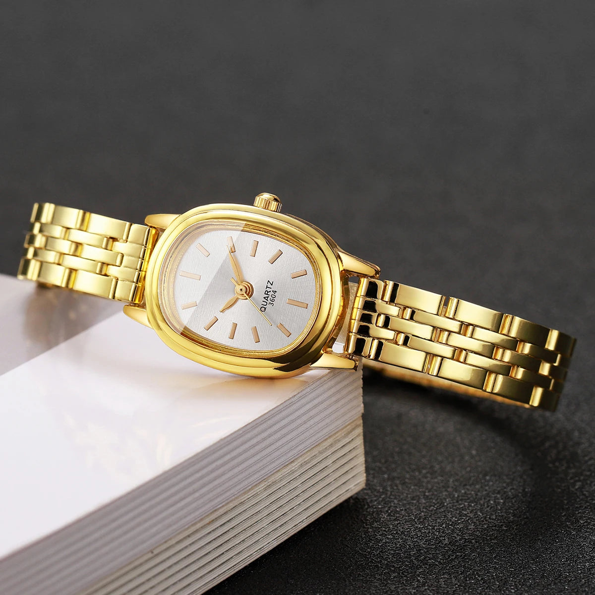 Elegant Oval Dial Women's Quartz Watch – Fashion Ladies Wristwatch Gift