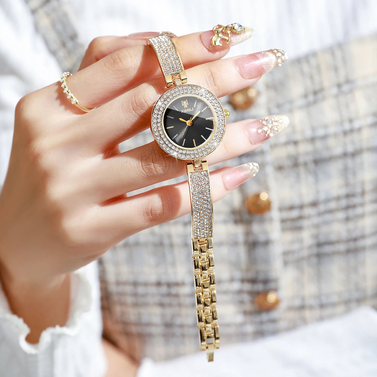 Luxury Rhinestone Bangle Women's Quartz Watch – Full Diamond Bezel Bracelet Wristwatch